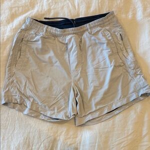 Birddogs Medium 6” short. Men's Lightweight Active Shorts in White